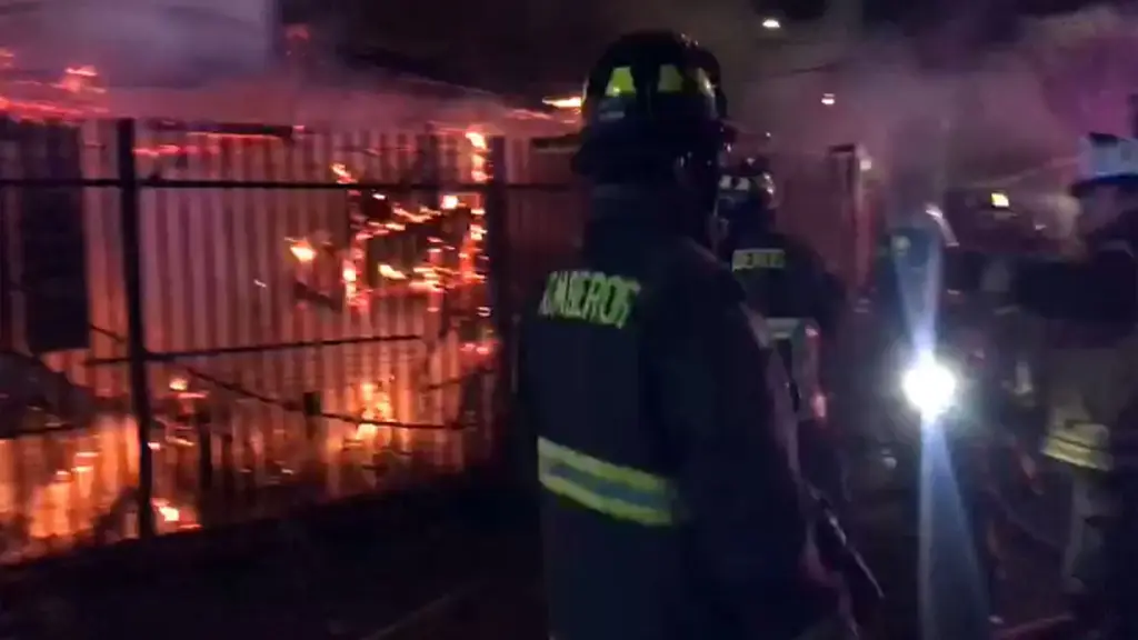 Incendio en Negrete deja una persona fallecida y dos casas completamente calcinadas, La Tribuna 