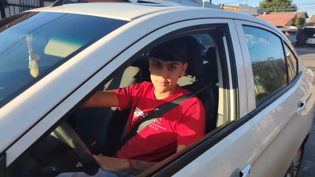 Matías Burgos Salamanca, joven angelino de 21 años encontró en el volante algo más que un empleo temporal. , Diario La Tribuna