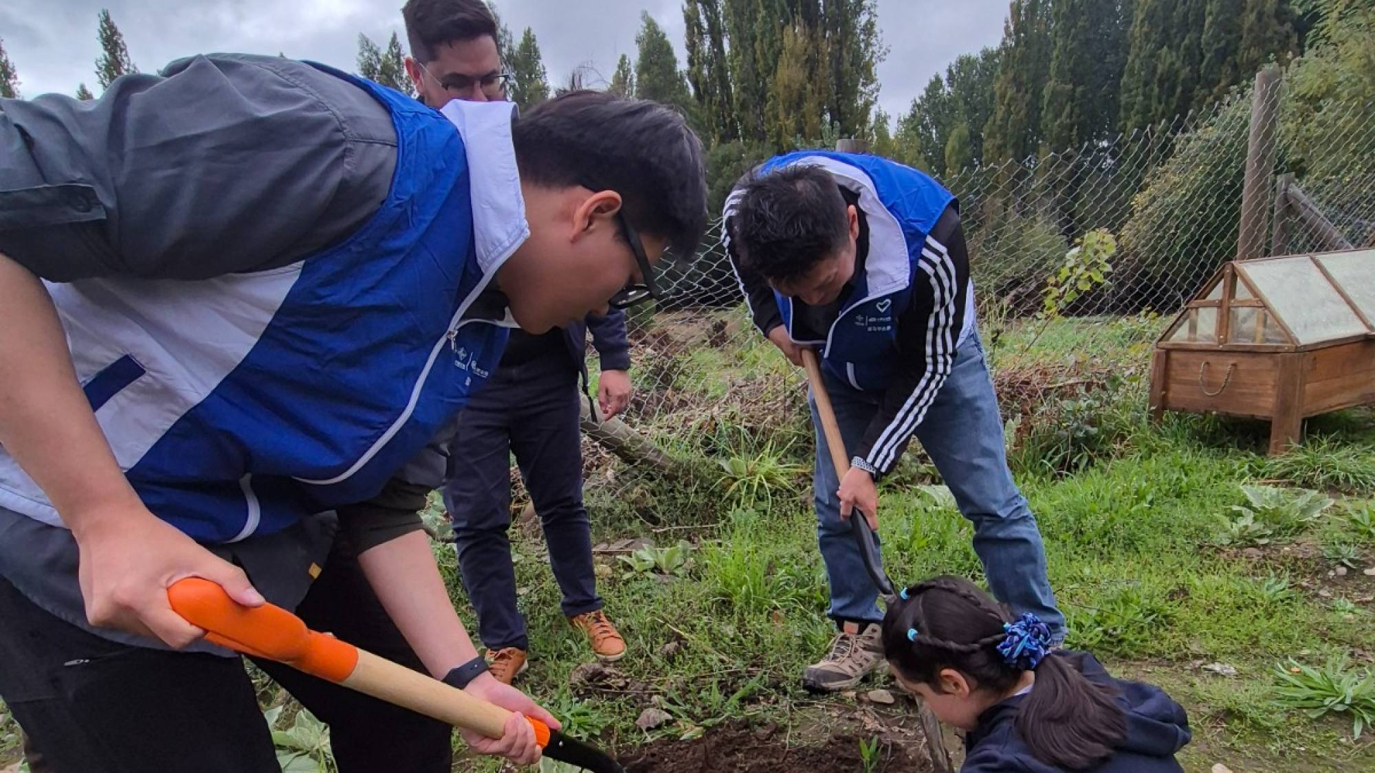 Central Hidroeléctrica Rucalhue comienza 2026 apoyando iniciativas sociales de vecinos de Santa Bárbara y Quilaco