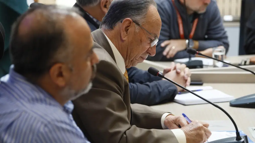 La reunión, que se extendió por cerca de una hora, contó con la participación de representantes de entidades policiales, directores de distintos establecimientos y autoridades de seguridad pública., Municipalidad de Los Ángeles