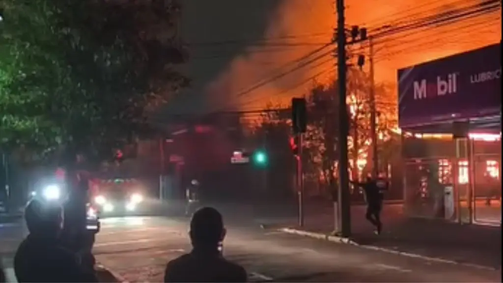 El incendio se registró cerca de la 1:00hrs de esta madrugada, Redes sociales