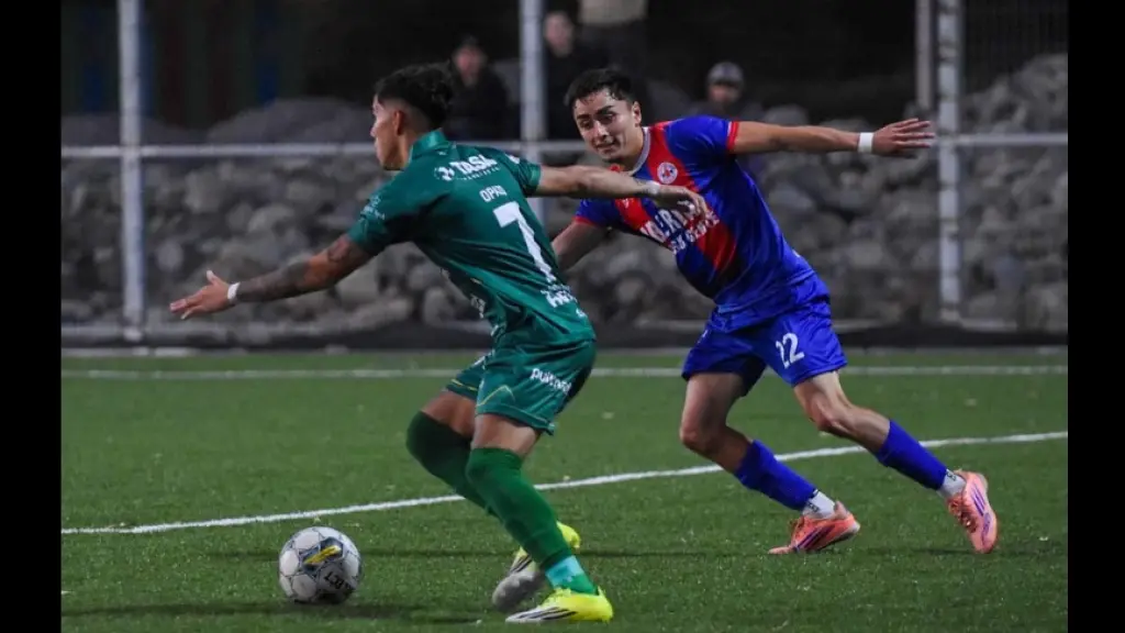 Comunal Cabrero e Iberia protagonizaron un intenso empate 2-2 en la Noche Verde, en un duelo que marcó la presentación oficial del elenco local ante su hinchada, Ibera CDSC