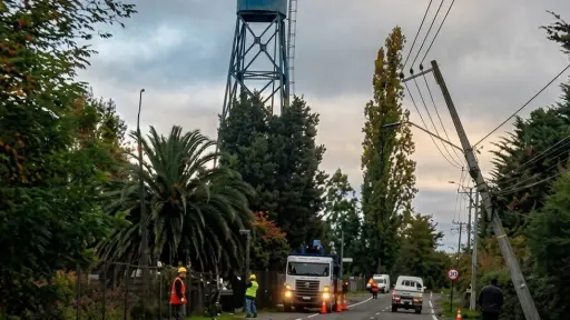 Accidente de tránsito dejó a más de 450 clientes sin electricidad al sur de Los Ángeles