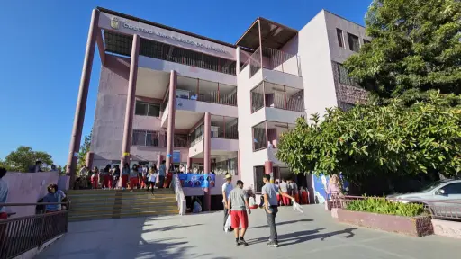 Caída de portón en colegio de Puente Alto deja cuatro estudiantes lesionados