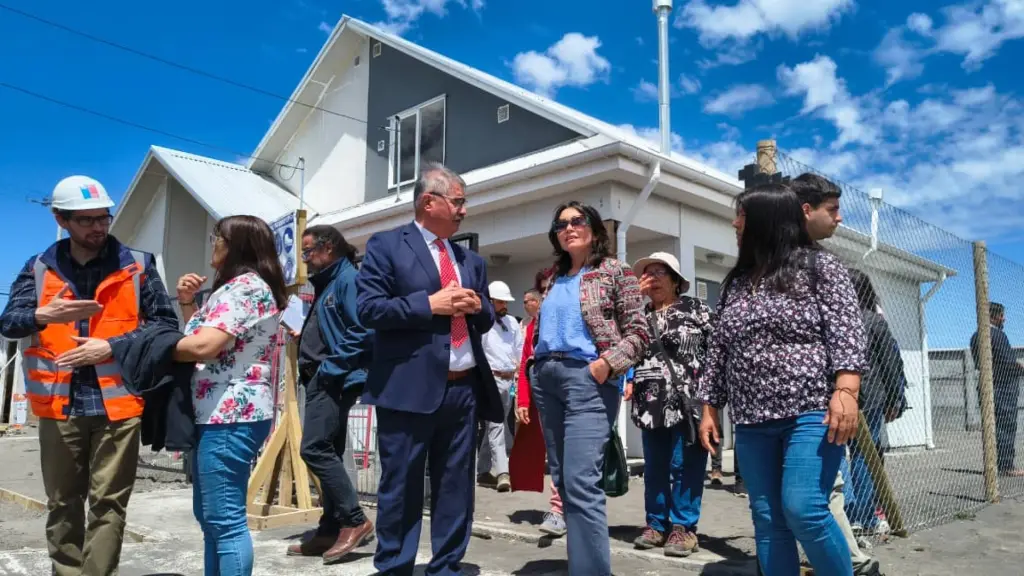 Visita inspectiva a nuevas viviendas, Cedida