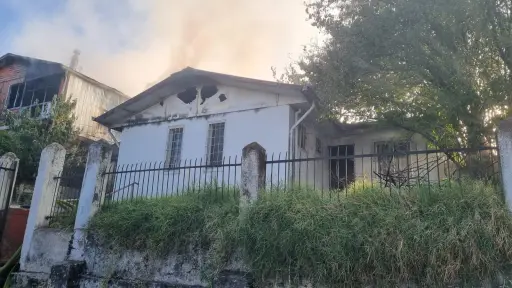 Dos casas resultan consumidas por el fuego en Laja
