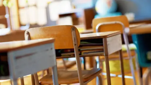 Amenazas de tiroteos en colegios generan despliegue policial y suspensión de clases en distintas regiones del país