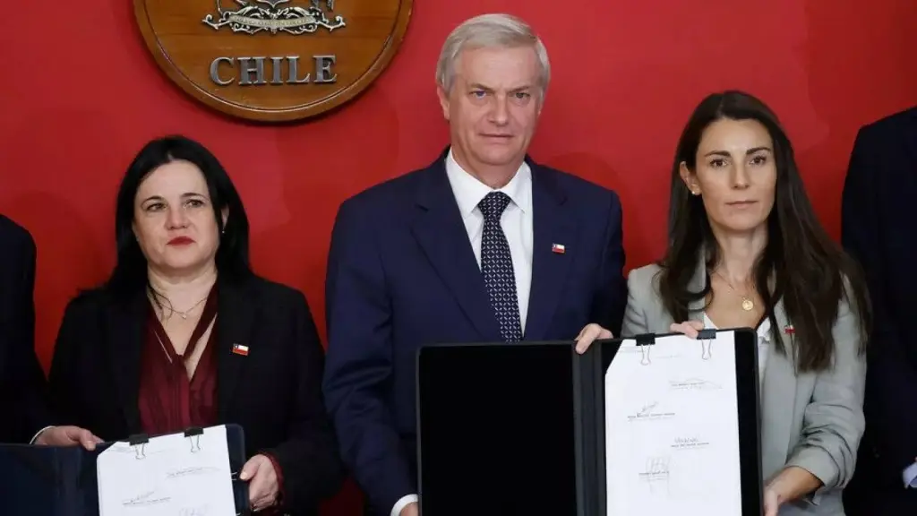 Ambas iniciativas ahora deberán ser discutidas en el Congreso Nacional, Aton