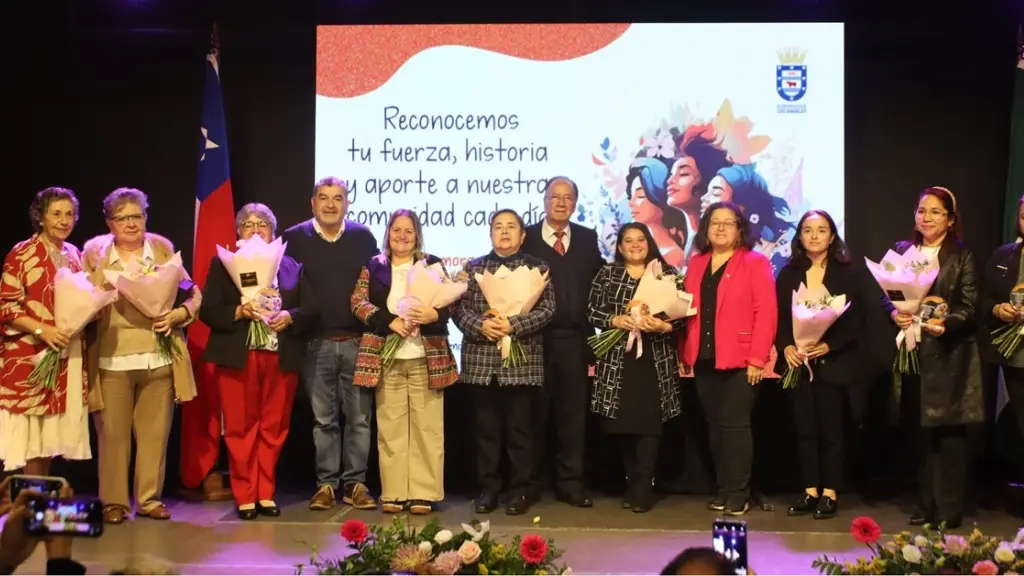 Ceremonia reunió a vecinas destacadas en una actividad realizada al cierre del mes de marzo., Municipalidad de Los Ángeles