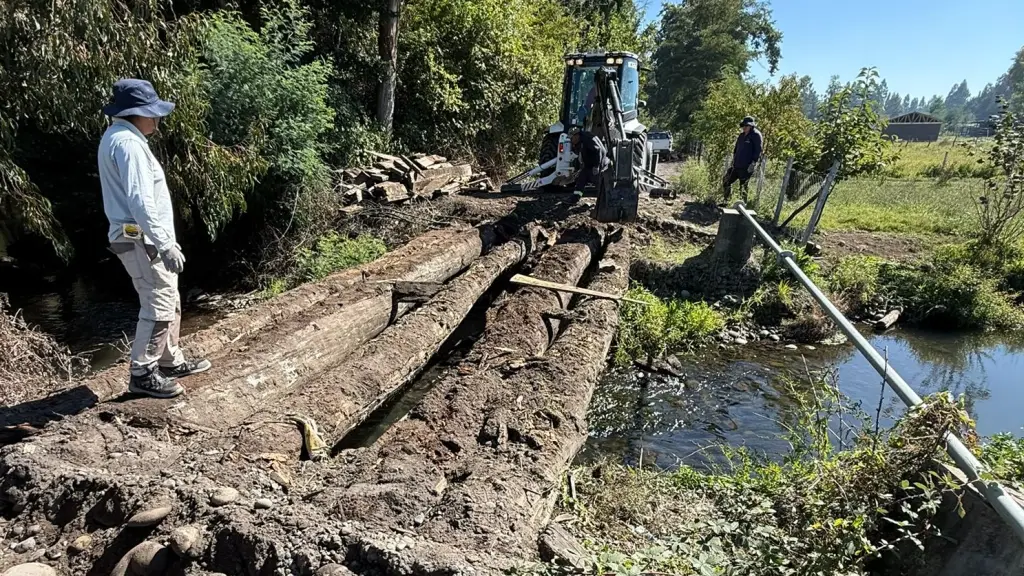 Trabajos de demolición marcan el inicio de la reposición del Puente Mesamávida en el sector Santa Fe., Municipalidad de Los Ángeles