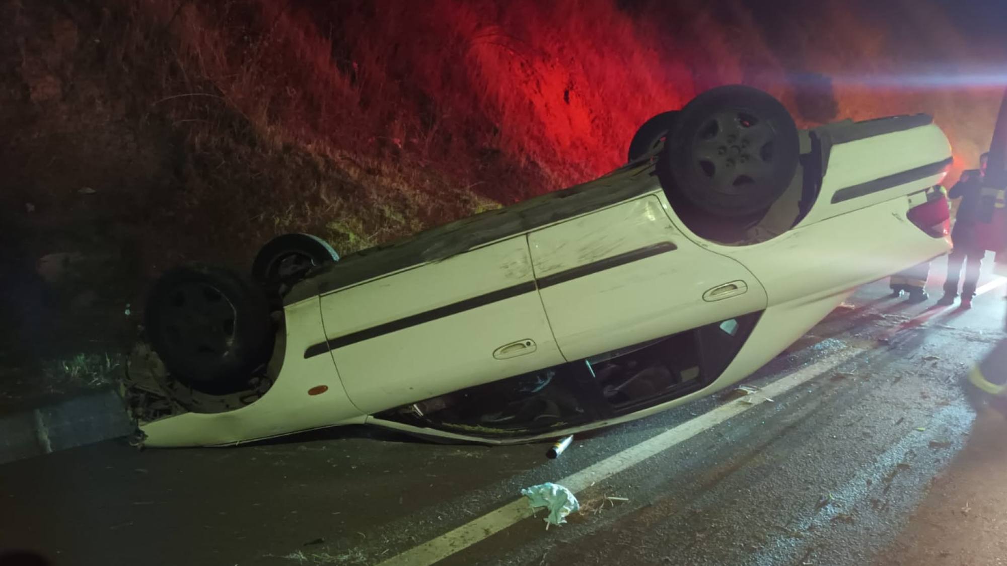 Detienen a conductor ebrio que protagonizó volcamiento en Laja