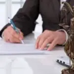 La querella de capítulos es una acción judicial que opera como un requisito previo para perseguir la responsabilidad penal de autoridades como jueces, fiscales judiciales y fiscales del Ministerio Público., Freepik