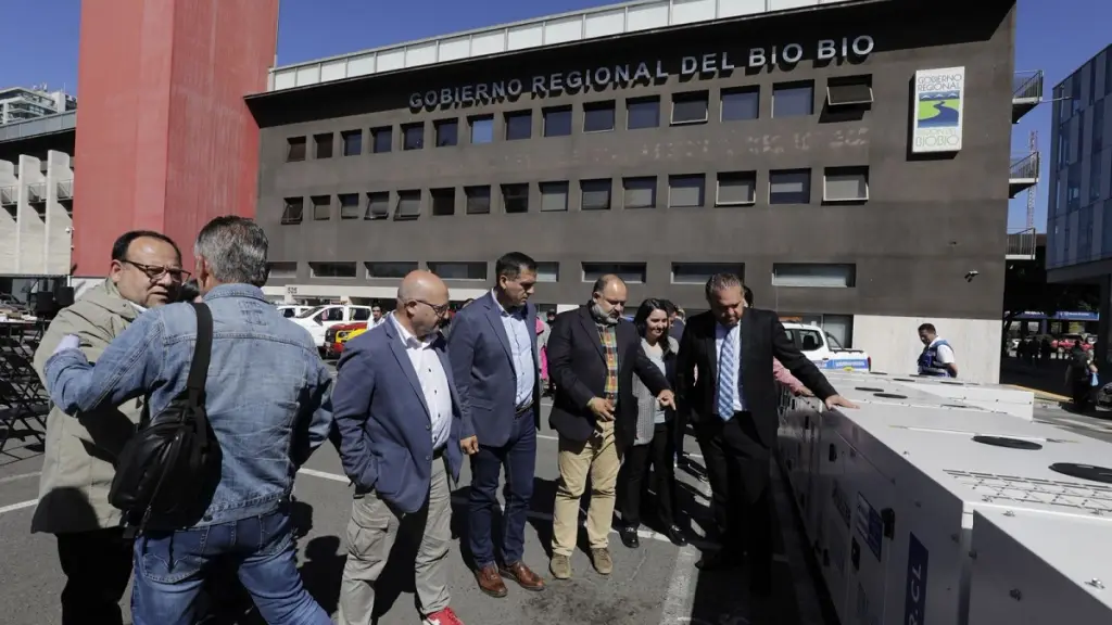 Equipos de comunicación y respaldo energético fueron entregados a municipios del Biobío como parte del plan regional para enfrentar emergencias y mantener operativas las comunas., GORE Biobío