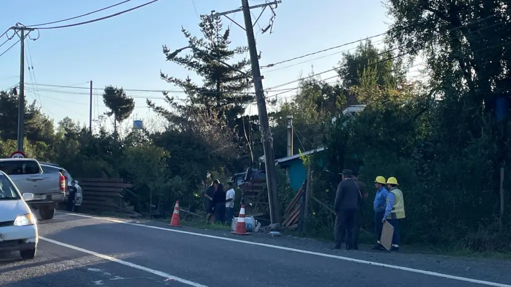 AHORA: Vehículo quedó al interior de una vivienda tras colisión en sector rural de Los Ángeles, cedida