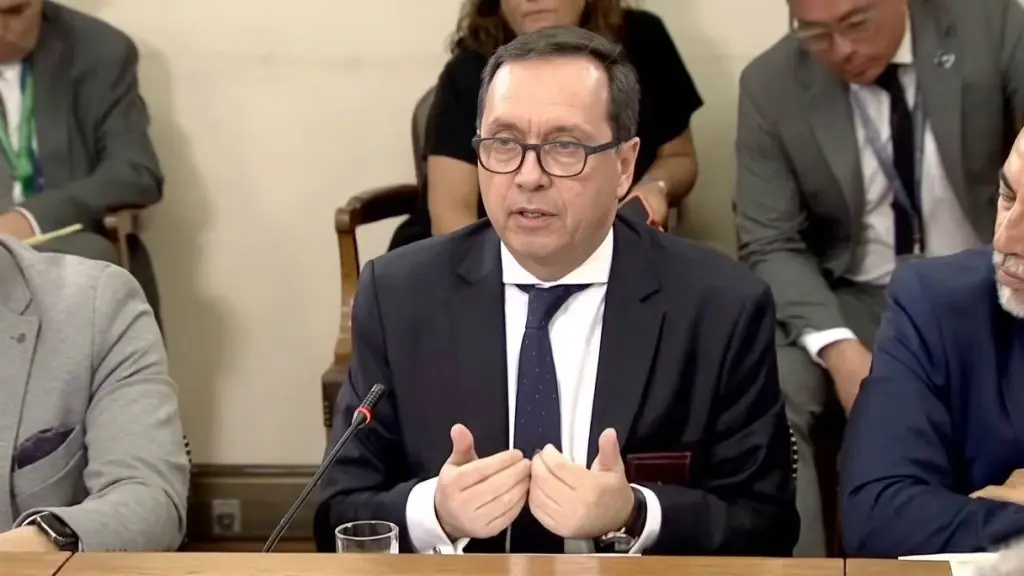 El director general de la PDI, Eduardo Cerna, expuso ante la Comisión de Seguridad sin detallar las razones de la salida de la subdirectora de Inteligencia., Captura