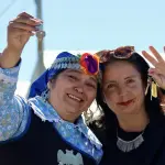 Fabiola Bravo (a la izquierda) destacó el largo camino recorrido por las familias para concretar el acceso a sus viviendas en el proyecto San Sebastián de Yumbel., Seremi de Vivienda y Urbanismo Biobío