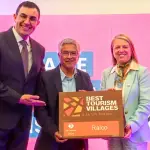 El alcalde Félix Vita recibió en Concepción la placa del reconocimiento otorgado en 2024 a Ralco como uno de los mejores pueblos turísticos del mundo., Municipalidad de Alto Biobío Comunicaciones Interculturales