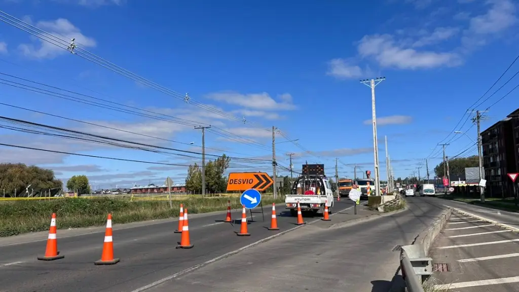 Equipo de Diario La Tribuna constató en terreno la operación del desvío vehicular en avenida Octavio Jara Wolff durante la jornada de este miércoles., Jorge Monares | La Tribuna