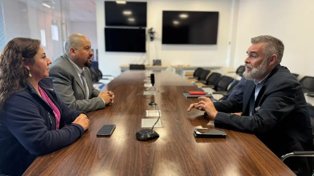 Reunión entre el seremi de Energía del Biobío, Javier Salamanca, y el director regional de Senapred, Alejandro Sandoval, abordó la preparación ante contingencias invernales y la coordinación interinstitucional en la región., Seremi de Energía