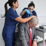 El Mandatario cerró su anuncio con un emplazamiento directo a la clase política, instando a replicar su decisión de someterse a controles., Aton