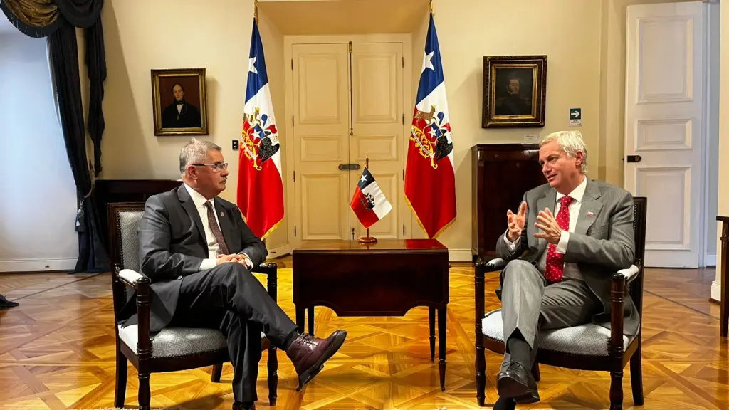 Reunión entre el Presidente José Antonio Kast y el alcalde de Yumbel, José Sáez, abordó proyectos comunales en materias de salud, educación y seguridad en dependencias de La Moneda., Municipalidad de Yumbel