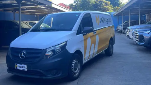 Rápido despliegue policial permite recuperar furgón robado en pleno centro de Angol