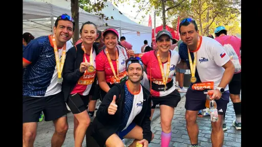 Más allá del cronómetro: 26 historias de superación desde Los Ángeles en la Maratón de Santiago