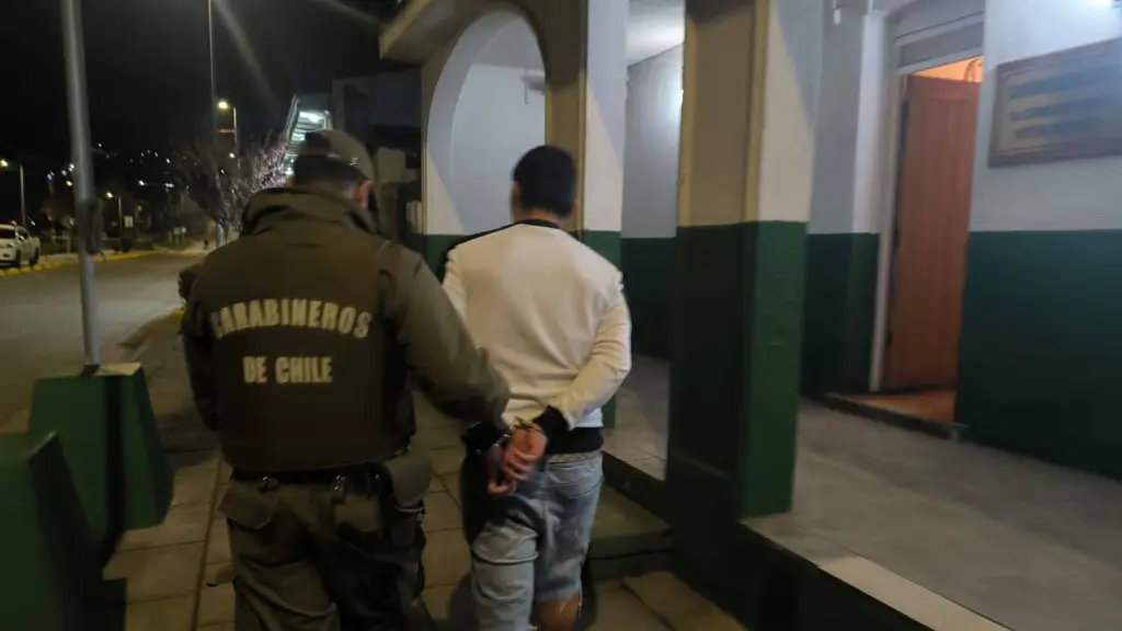 El detenido portaba elementos prohibidos, @CarabBioBio
