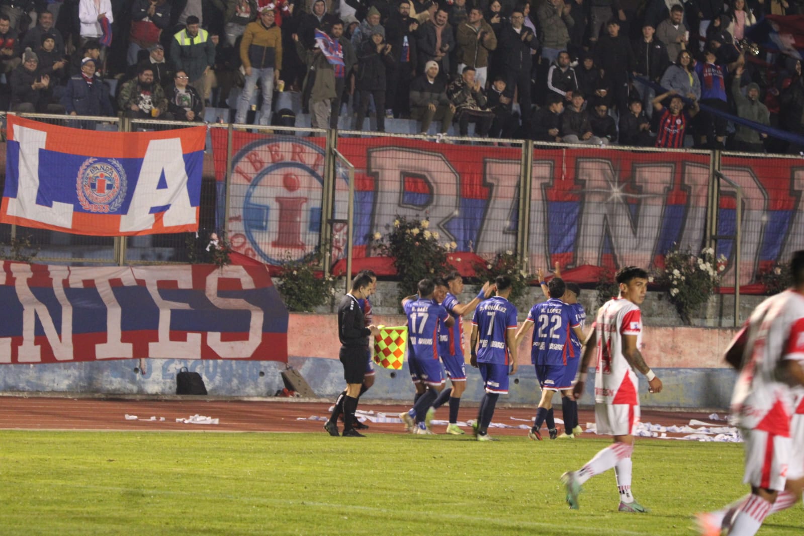 Fue una jornada cargada de emoción, Iberia volvió al Municipal de Los Ángeles tras más de 500 días, desatando la pasión de su hinchada en un vibrante duelo que terminó con un agónico empate / La Tribuna