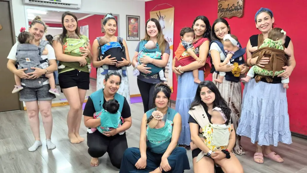 Madres asisten a clases de danza porteo, actividad que se realiza en encuentros grupales en la ciudad., Cedida