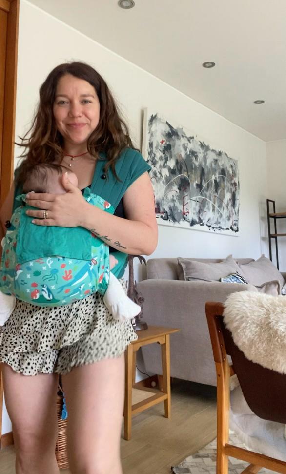 Norma Roa Torres, instructora de danza porteo y madre de tres hijos (la menor de siete meses), lidera esta iniciativa en la comuna de Los Ángeles. / Cedida