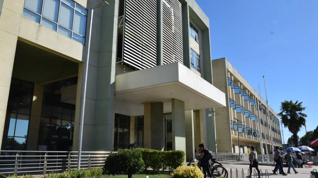 Hospital de Los Ángeles, La Tribuna