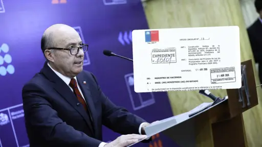 Oficio de Hacienda sugiere ajustes en programas del Mineduc: ministro descarta recortes