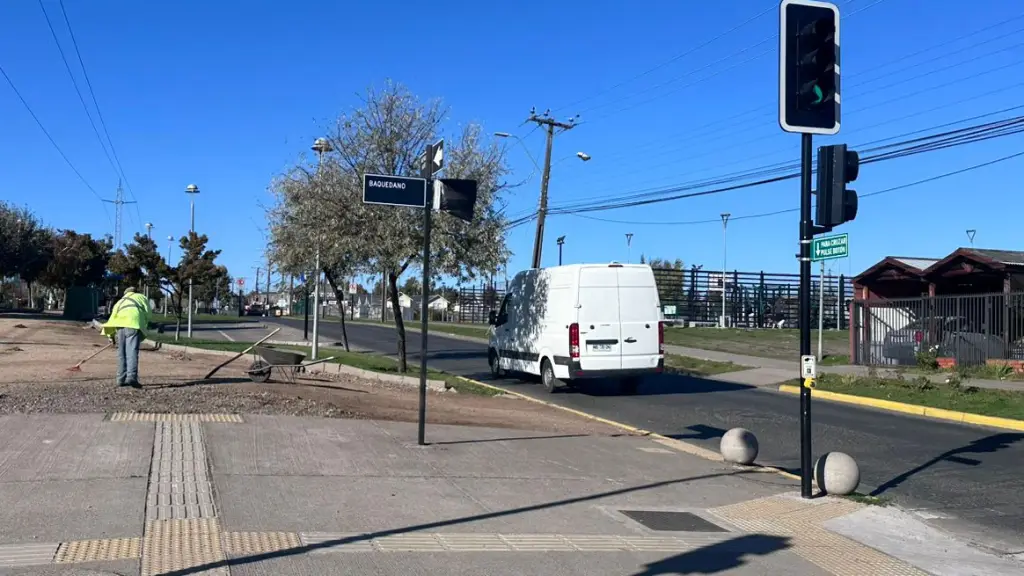 Cambio de sentido en calles de Los Ángeles sigue en proceso: señales de tránsito se mantienen cubiertas, La Tribuna