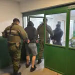 Carabineros del retén Monte Águila logró la detención de dos personas tras un procedimiento originado por la denuncia de la víctima en un sector rural de la comuna de Cabrero., @CarabBioBio