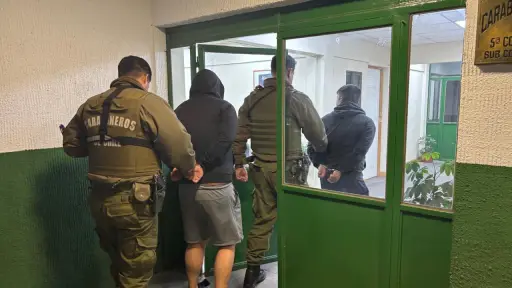 Sorprenden a dos sujetos en robo a casa habitación: fueron capturados tras huida en Monte Águila