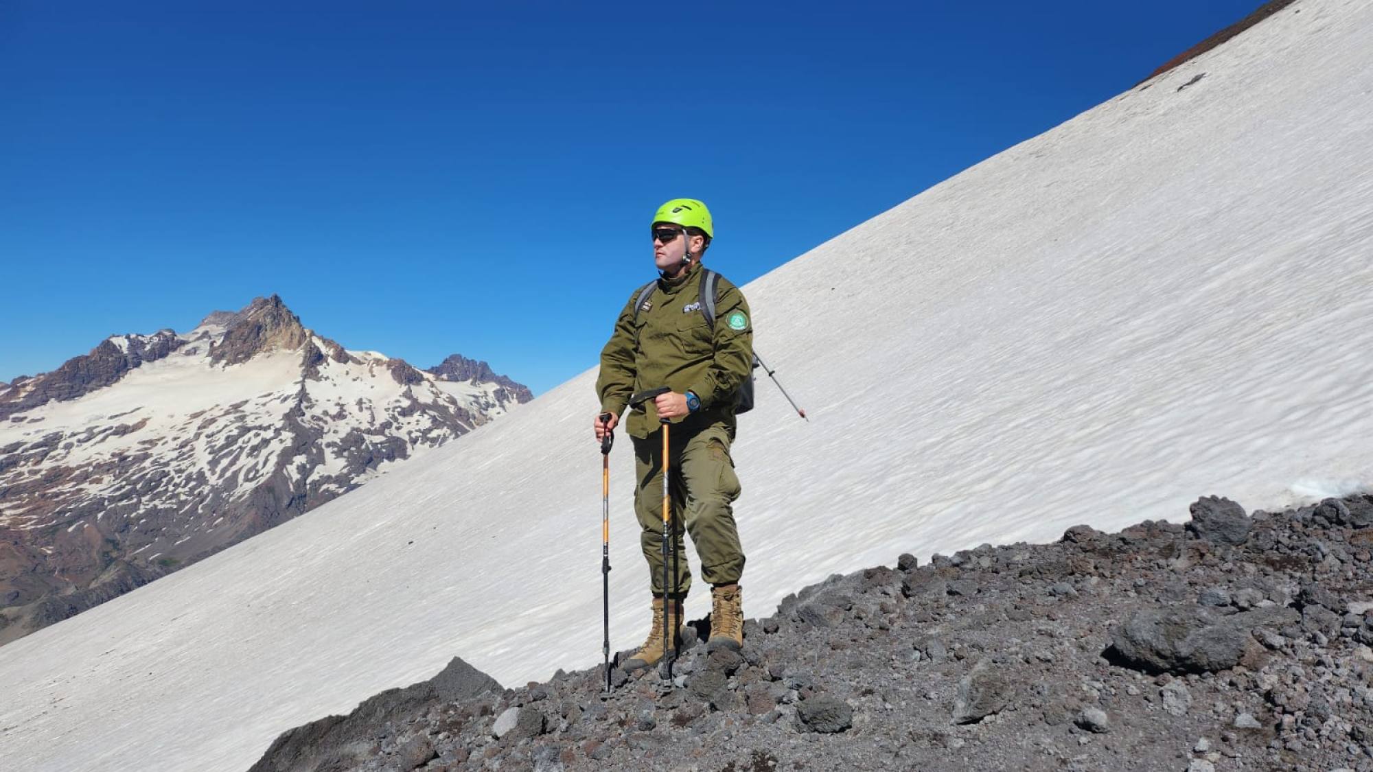 La historia del cabo Hugo Méndez, el carabinero de Antuco que relata: "Hemos salvado a harta gente en la alta montaña"