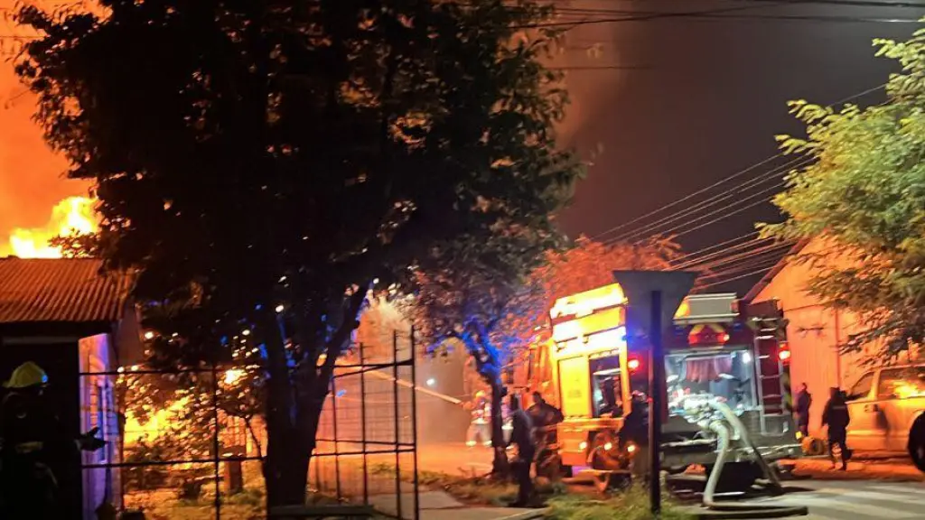Dos casas con pérdida total y una con daños parciales dejó incendio en Mulchén, La Tribuna 