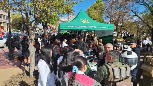 Carabineros abre sus puertas a la comunidad en antesala de nuevo aniversario