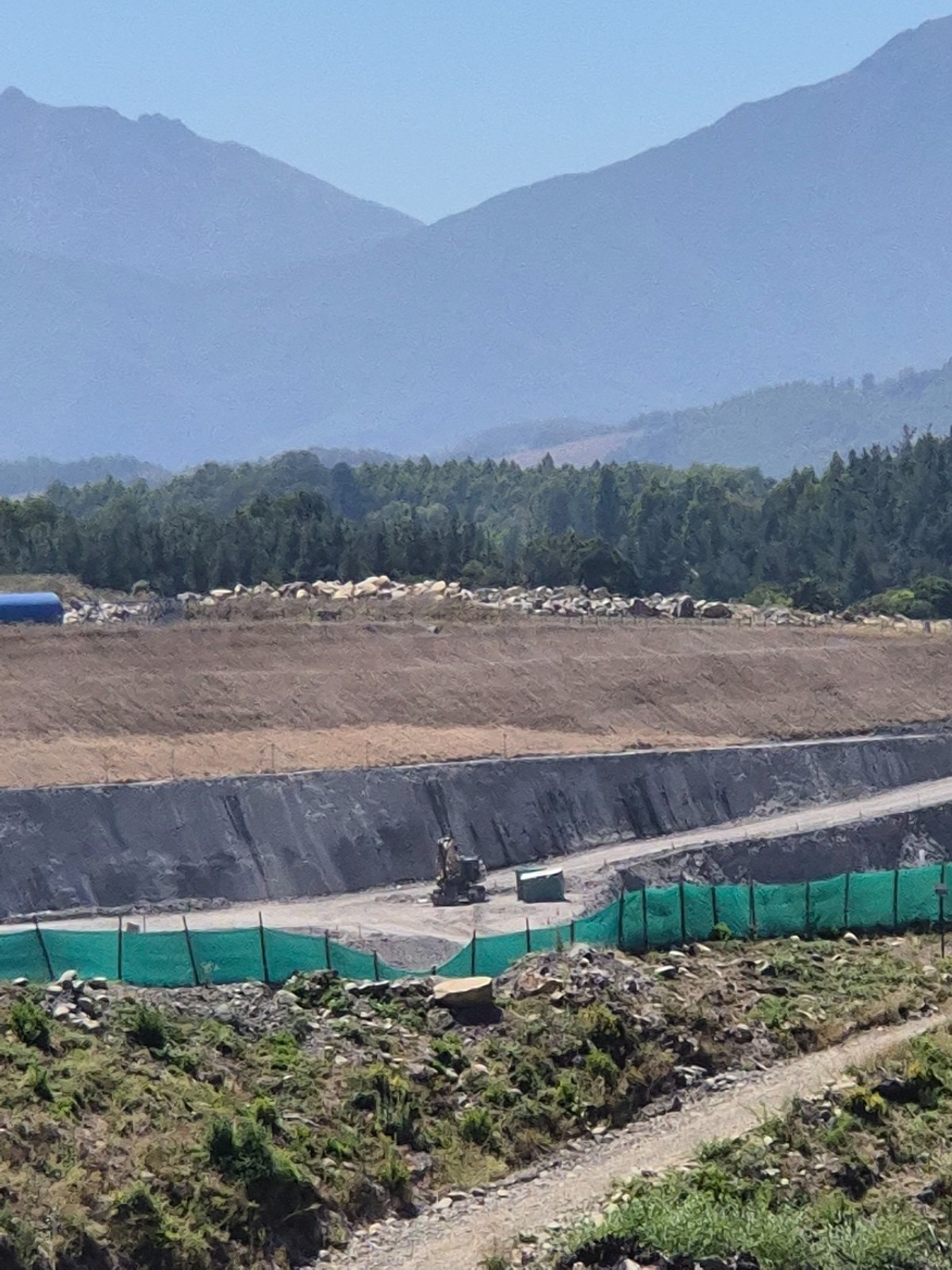 La empresa implementó un refuerzo en el resguardo de sus faenas, con aumento de guardias, mejoras en vigilancia y sistemas como control de accesos y monitoreo tecnológico tras el atentado. / Cedida