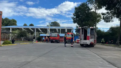 Bomberos controla incendio de caldera en Colegio Teresiano de Los Ángeles