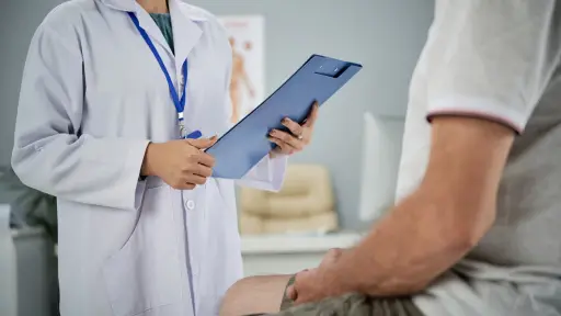 Biobío suma 980 pacientes en tratamiento por cáncer colorrectal: experto alerta diagnóstico tardío