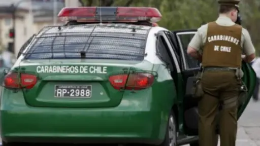 Frustran robo a BancoEstado en Conchalí: delincuentes queman auto en su huida