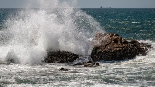 Emiten aviso de marejadas desde Golfo de Penas hasta Arica: fenómeno se extenderá hasta el domingo