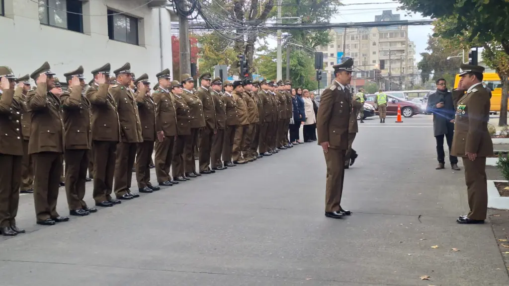 Ceremonia por el Aniversario Nº 99 de Carabineros realizada frente a la Primera Comisaría., Cedida