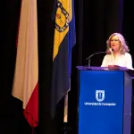Jacqueline Sepúlveda Carreño recibió la medalla rectoral durante la ceremonia oficial realizada por el aniversario número 107 de la universidad., Universidad de Concepción 
