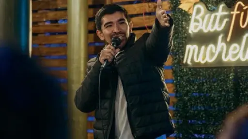 El comediante José Monín Albornoz y su apuesta por profesionalizar el stand-up en Los Ángeles
