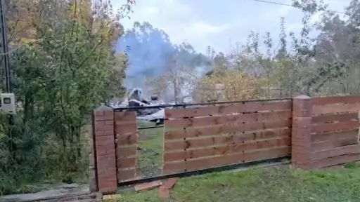 Nuevo atentado incendiario en Contulmo: queman vivienda y dejan lienzo alusivo a presos políticos mapuche