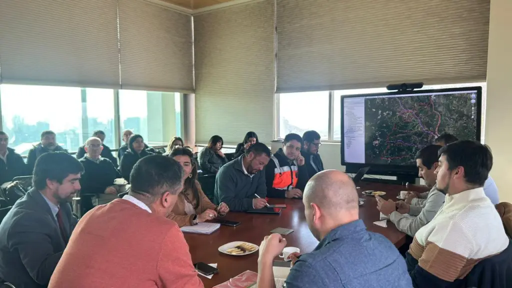 Reunión de trabajo en Nacimiento / MOP