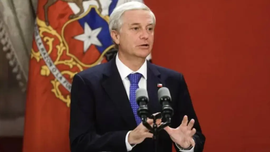 Aprobación del Presidente Kast baja dos puntos y ninguna área del Gobierno supera el 50%, internet